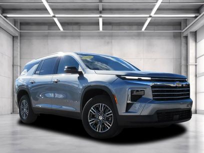 Used 2025 Chevrolet Traverse LT