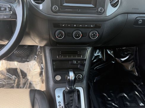 Used 2016 Volkswagen Tiguan S FWD image 17