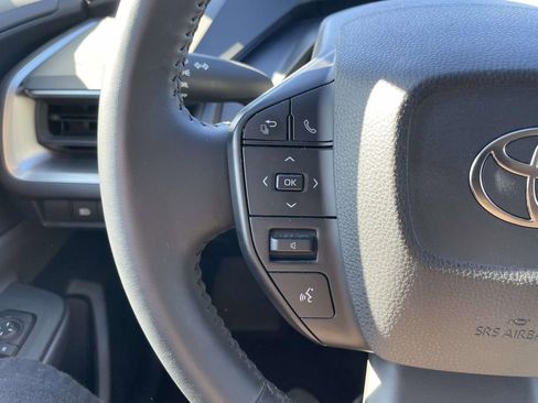 Used 2025 Toyota Prius LE image 32