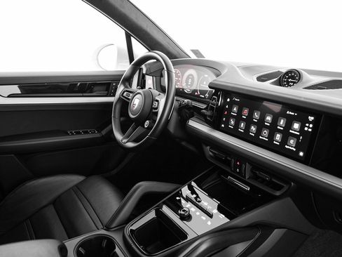 Used 2024 Porsche Cayenne Turbo AWD/4WD image 33
