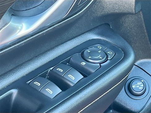 Used 2022 GMC Terrain SLE w/ Driver Convenience Package image 17