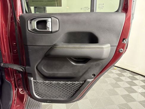 Used 2021 Jeep Gladiator Overland image 14