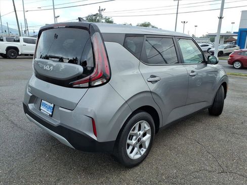 Used 2024 Kia Soul LX w/ Option Group 015 FWD image 4