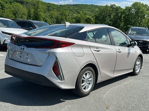 Used 2017 Toyota Prius Prime Advanced FWD image 5