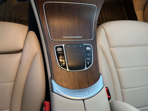 Used 2022 Mercedes-Benz GLC 300 GLC 300 image 37