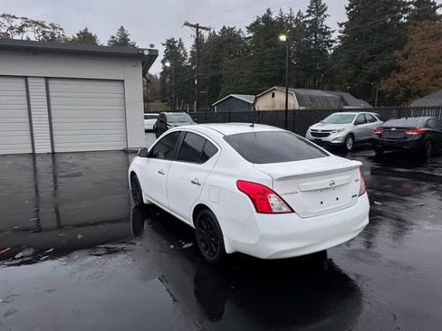 Used 2012 Nissan Versa SV w/ Convenience Pkg image 6