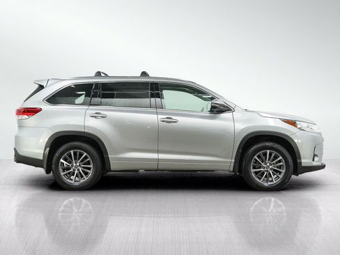 Used 2018 Toyota Highlander XLE AWD/4WD image 7