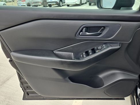 Used 2024 Nissan Rogue S image 14