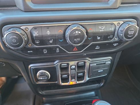 Used 2021 Jeep Wrangler Unlimited Sport image 26