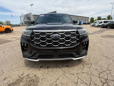 Used 2025 Ford Explorer Platinum w/ LUX Leather Package AWD/4WD image 38