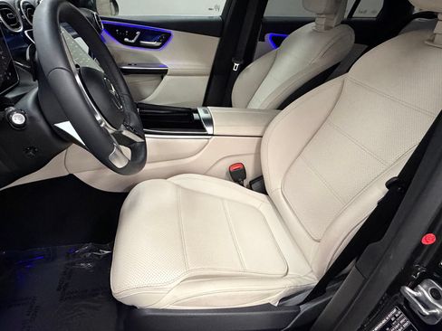 Used 2025 Mercedes-Benz GLC 350e 4MATIC image 26