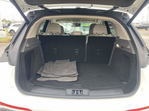 Certified 2022 Lincoln Corsair Standard w/ Equipment Group 101A image 15