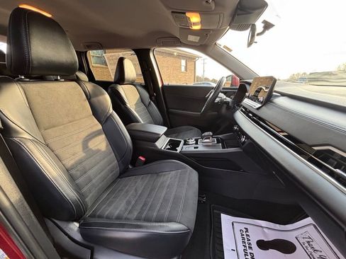 Used 2024 Mitsubishi Outlander SE image 17