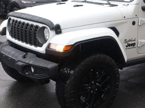 Used 2025 Jeep Gladiator Sport image 6