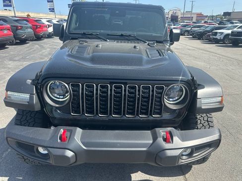 Used 2024 Jeep Gladiator Rubicon AWD/4WD image 14