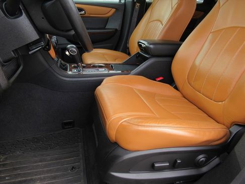 Used 2014 Chevrolet Traverse LTZ image 16