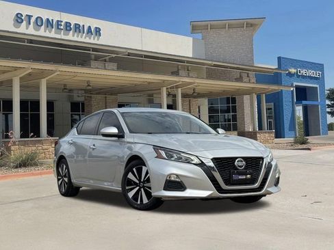 Used 2022 Nissan Altima 2.5 SV FWD image 2