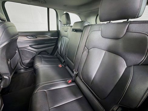 Used 2023 Jeep Grand Cherokee Limited AWD/4WD image 26