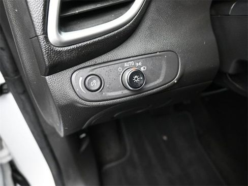 Used 2021 Chevrolet Trax LT w/ Sport Edition image 13