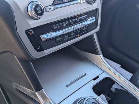 Used 2022 Ford Explorer XLT w/ Equipment Group 202A image 22