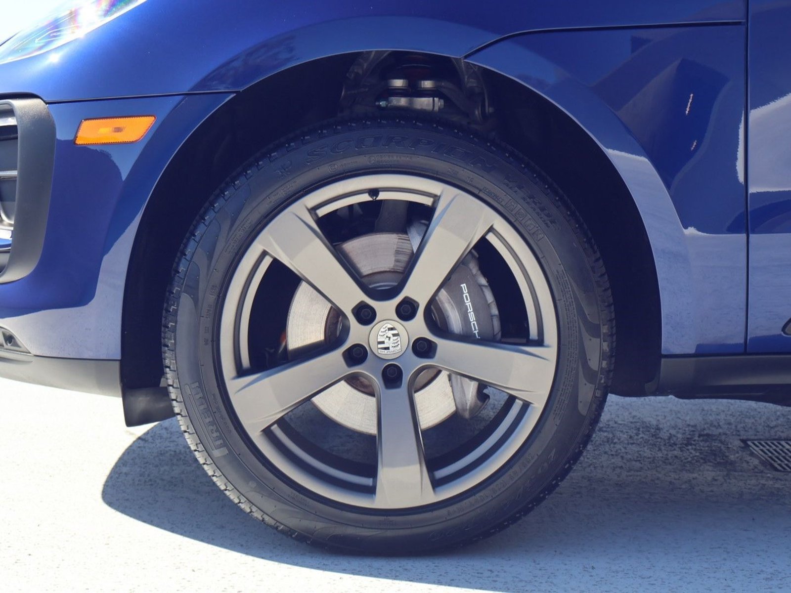Certified 2025 Porsche Macan AWD/4WD image 26