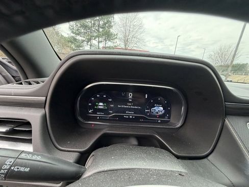 Used 2024 GMC Yukon XL SLT w/ SLT Luxury Package image 12