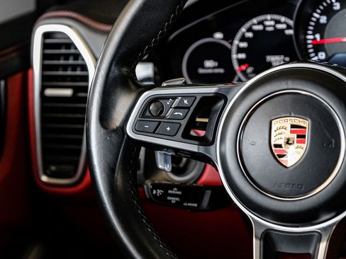 Used 2020 Porsche Cayenne AWD/4WD image 15