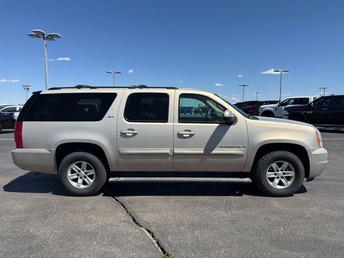 Used 2008 GMC Yukon XL SLT w/ SLT Preferred Equipment Group AWD/4WD image 4