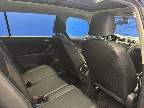 Used 2020 Volkswagen Tiguan SE image 24