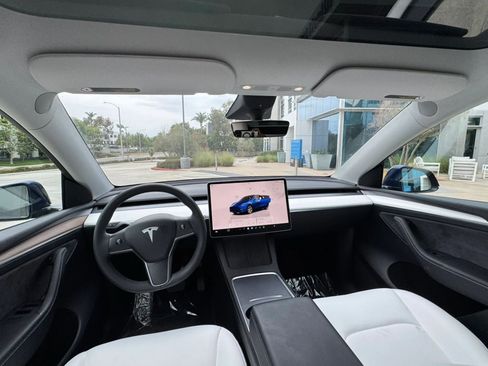 Used 2023 Tesla Model Y Long Range AWD/4WD image 18