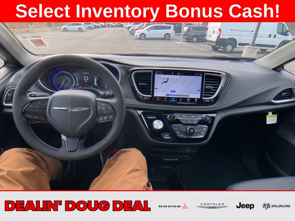 New 2026 Chrysler Pacifica Select w/ S Appearance Package AWD/4WD image 12