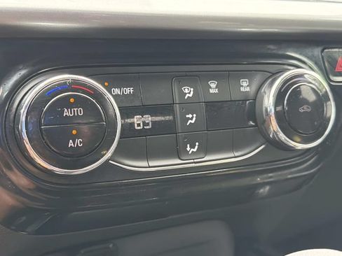 Used 2024 Chevrolet Trax LT FWD image 23