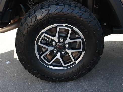 Used 2025 Jeep Wrangler Unlimited Rubicon AWD/4WD image 9