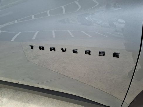Used 2023 Chevrolet Traverse RS FWD image 9
