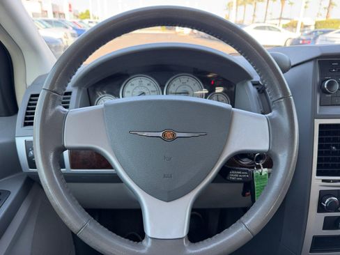Used 2010 Chrysler Town & Country Touring FWD image 10