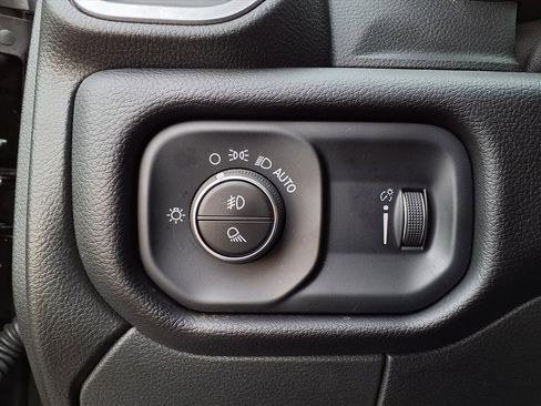 Used 2024 RAM 2500 Big Horn w/ Sport Appearance Package image 28