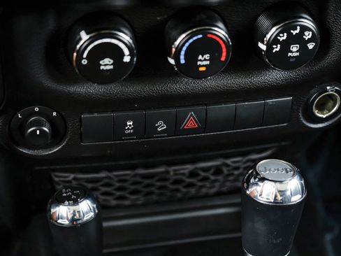 Used 2018 Jeep Wrangler Unlimited Sport S AWD/4WD image 25