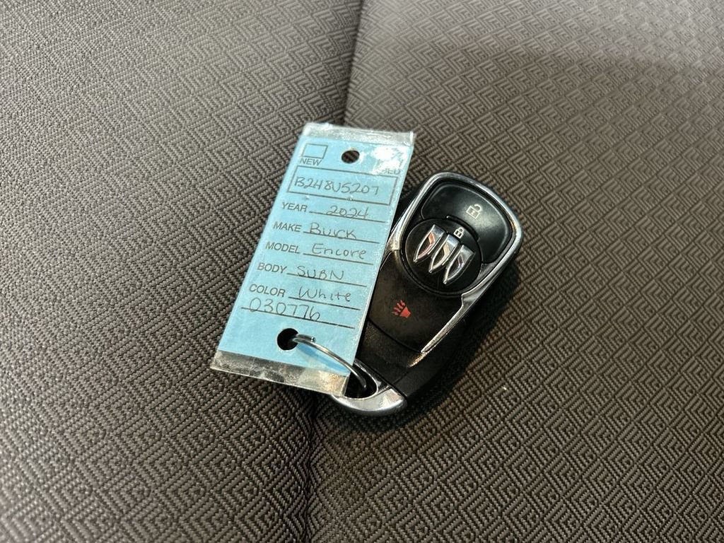 Certified 2024 Buick Encore GX Preferred FWD image 12