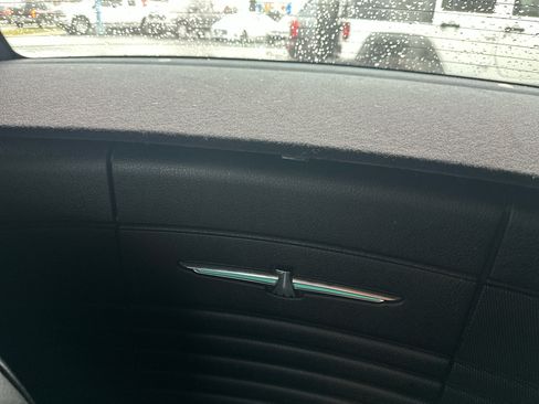 Used 2005 Ford Thunderbird image 44