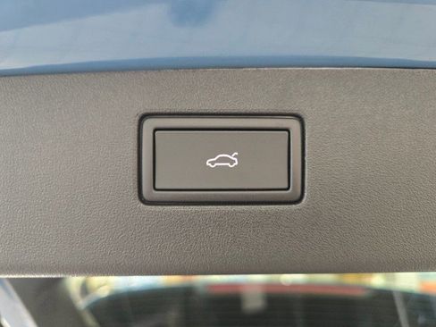 New 2026 Volkswagen Tiguan SE image 17