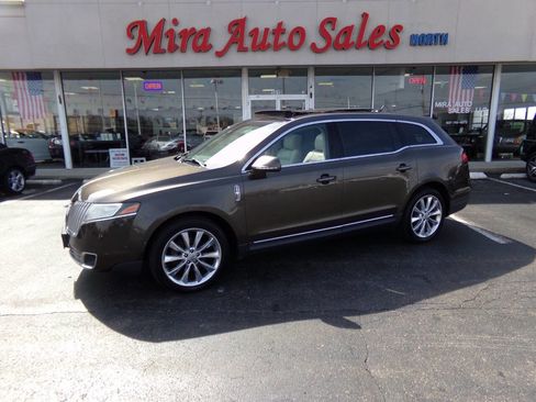 Used 2011 Lincoln MKT AWD w/ Elite Pkg image 2