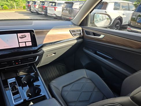Used 2024 Volkswagen Atlas SE FWD image 11