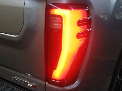 Used 2025 GMC Sierra 2500 AT4 image 31