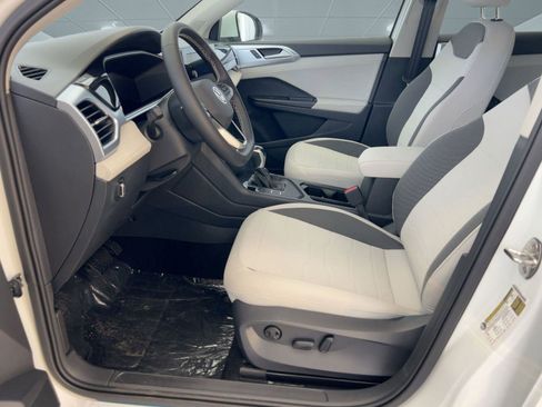 New 2026 Volkswagen Taos SE image 5