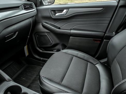 Used 2024 Ford Escape SE image 26