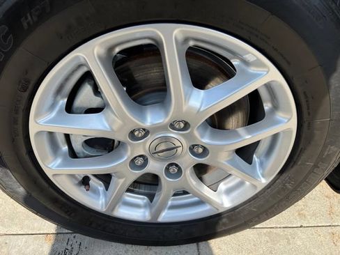 Used 2023 Chrysler Pacifica Touring-L FWD image 9