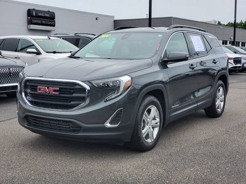 Used 2020 GMC Terrain SLE w/ Driver Convenience Package FWD image 2