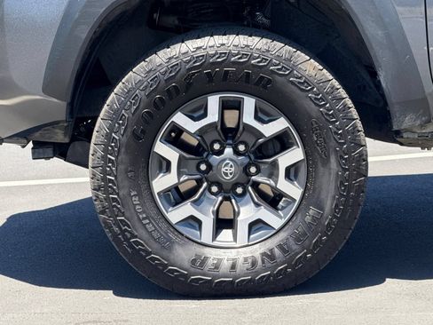 Used 2023 Toyota Tacoma TRD Off-Road w/ Advanced Technology Package AWD/4WD image 15