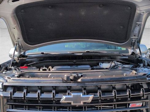 Used 2025 Chevrolet Suburban Z71 AWD/4WD image 23