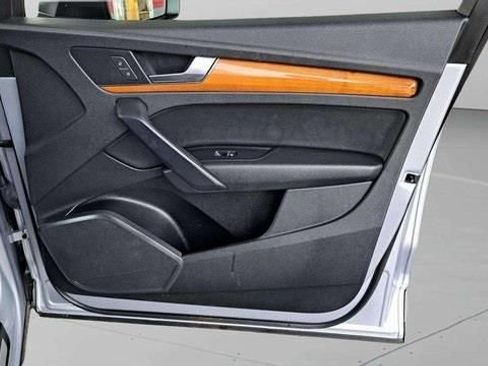 Used 2021 Audi Q5 2.0T Premium w/ Convenience Package image 17